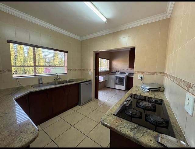 6 BEDROOM HOUSE FOR SALE IN MEYERTON EXT 6